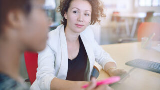 「折衝」の使い方とは？例文や言い換えに便利な類語も紹介！ビジネス用語を適材適所で使いこなそう！