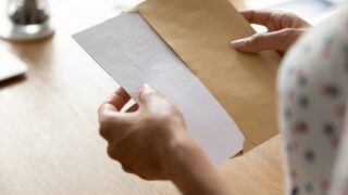 友達や親しい人へ手紙を出そう♪カジュアルな雰囲気の手紙の書き方と例文を紹介！書き出しや結びはどう書けばOK？